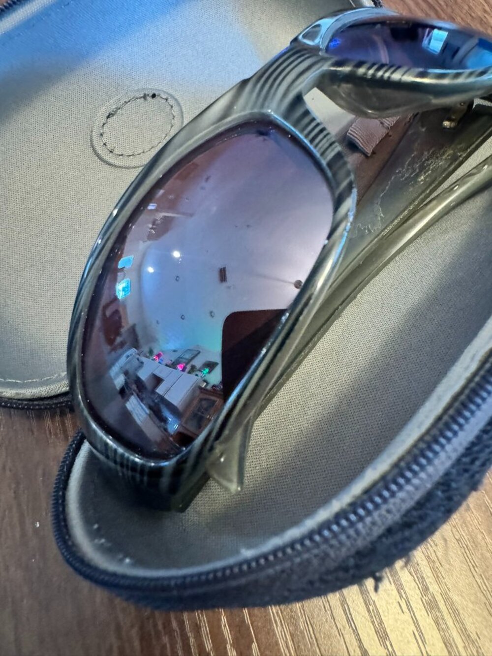 Costa Del Mar Gray Striped Wrap Sunglasses Read Condition With Case - Picture 10 of 13